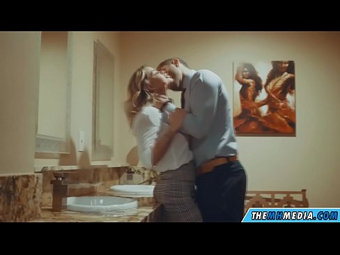 ❤️ Nuair a mheallann blonde busty tú i seomra scíthe poiblí Porn ag ga.pornma-com.ru ❤